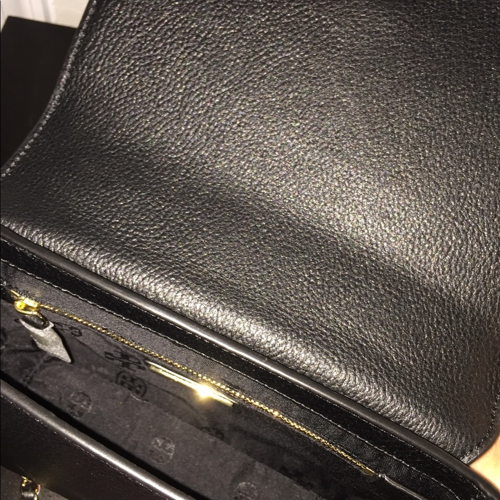 BRAND NEW TORY BURCH CROSS BODY - Picture 4 of 4